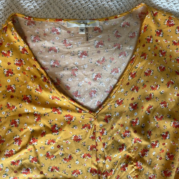 Andree by Unit Floral Blouse with Front Tie Size Medium - Picture 2 of 6